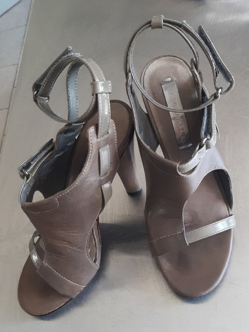 BCBGMaxAzria🤎LEATHER Taupe Open-Toe Block High Heel Ankle-Strap Sandals Sz 6B - Picture 4 of 10